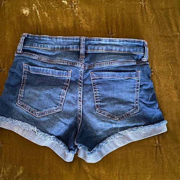 Cropped shorts - Picture 2 of 3